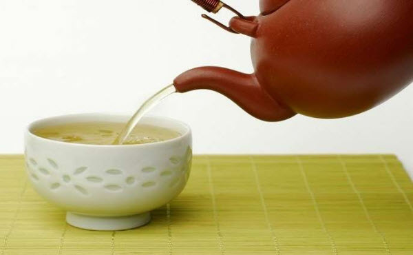 للشاي الأخضر تأثيرات إيجابية وسلبية  على الصحة